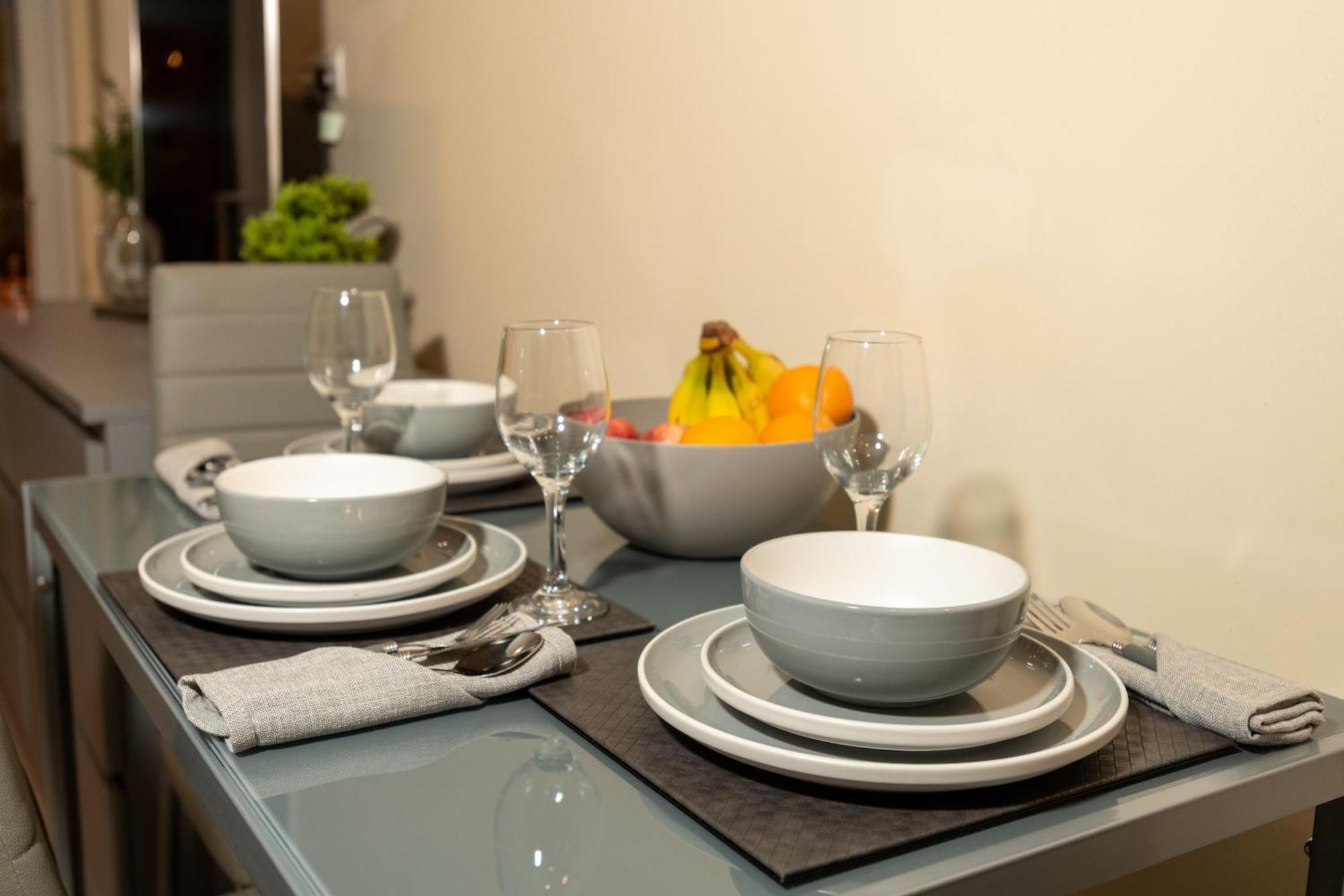 Cosy 1 Bedroom Basement Apartment With Private Patio Area Londen Buitenkant foto