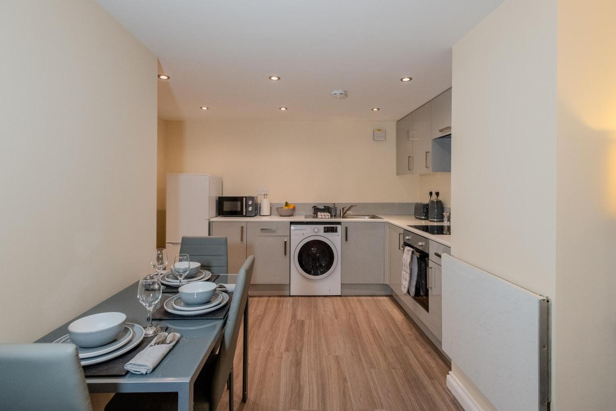 Cosy 1 Bedroom Basement Apartment With Private Patio Area Londen Buitenkant foto