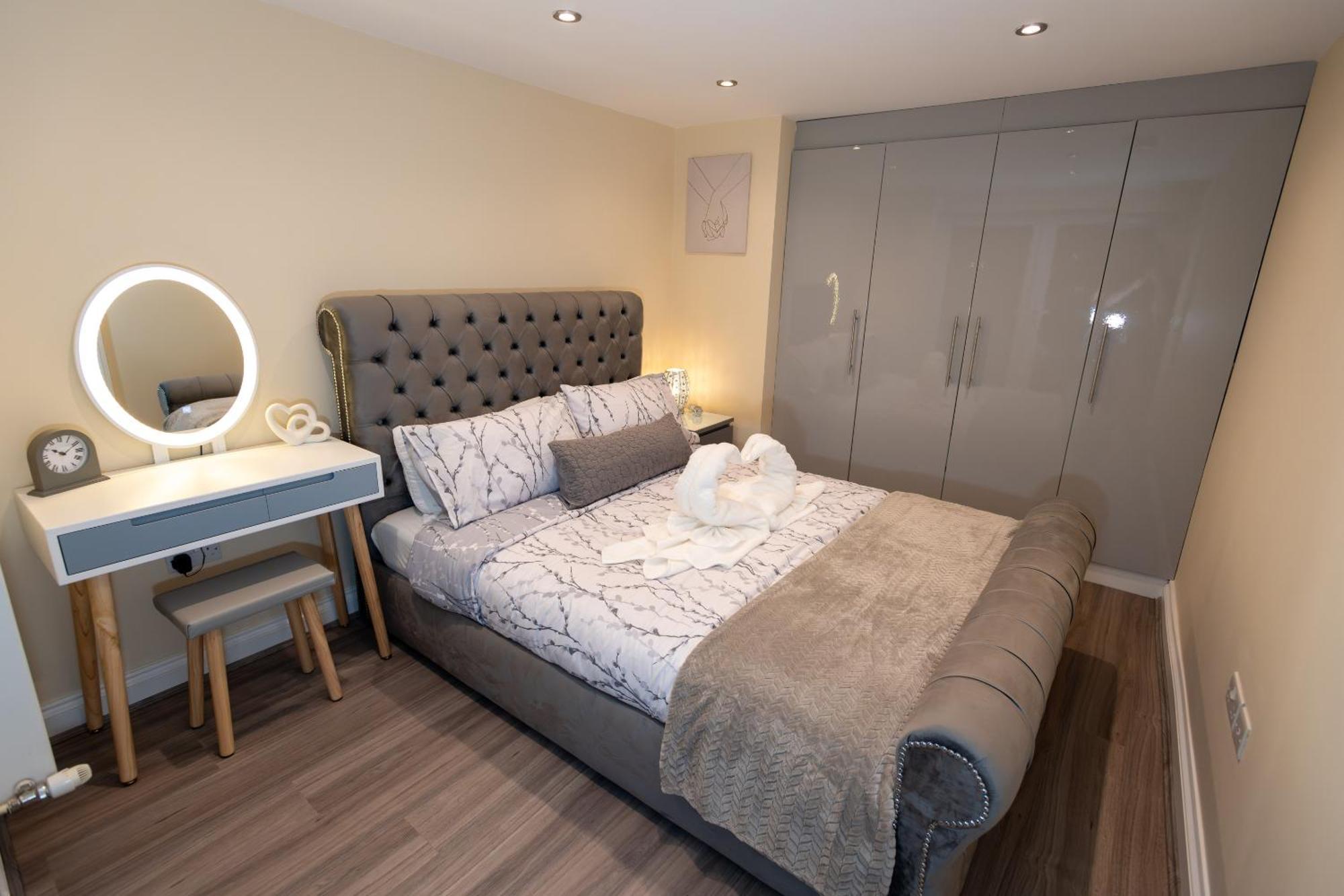 Cosy 1 Bedroom Basement Apartment With Private Patio Area Londen Buitenkant foto