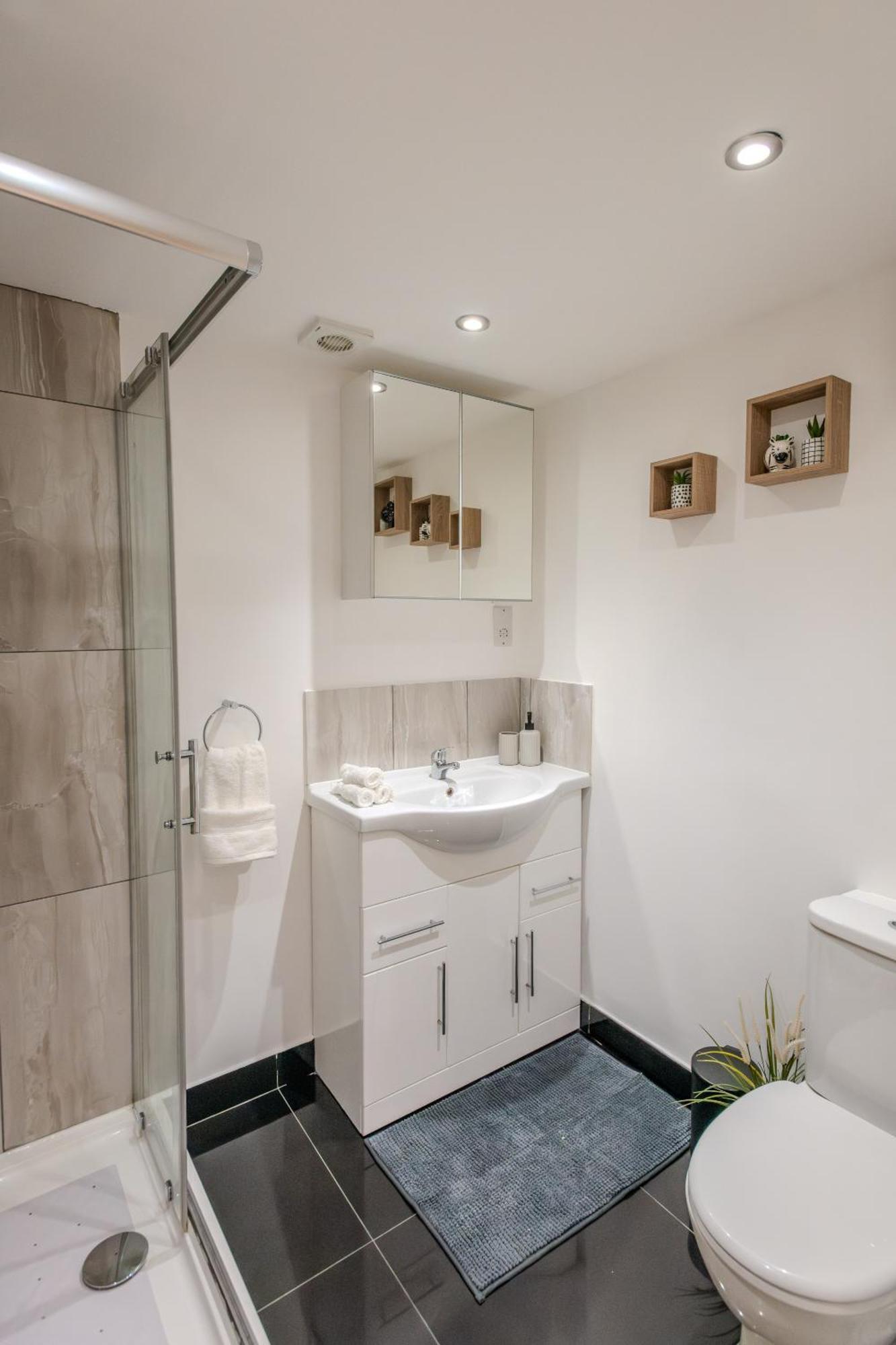 Cosy 1 Bedroom Basement Apartment With Private Patio Area Londen Buitenkant foto